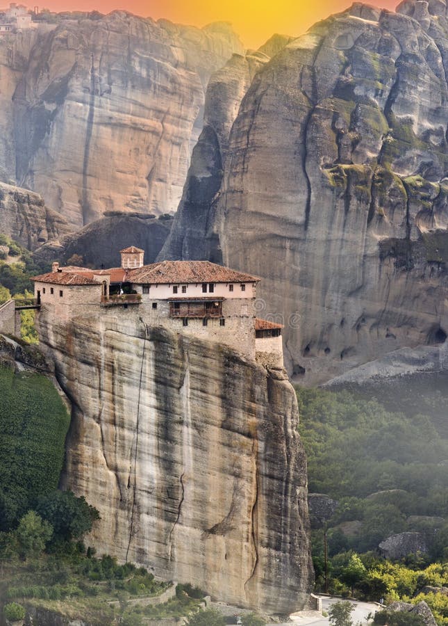 itálico filosofía saltar Monasterio Colgante En Meteora, Grecia Imagen de archivo - Imagen de roca,  griego: 26529543