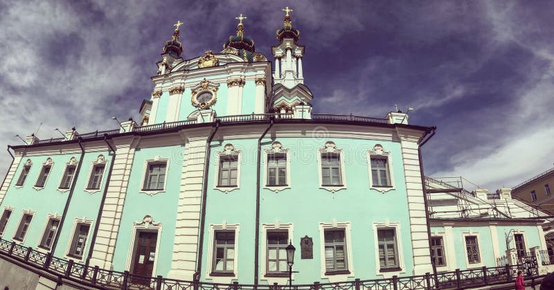 Monastero nella discesa di Andriyivskyy a Kiev fotografie stock libere da diritti Monastero nella discesa di Andriyivskyy a Kiev fotografie stock libere da diritti