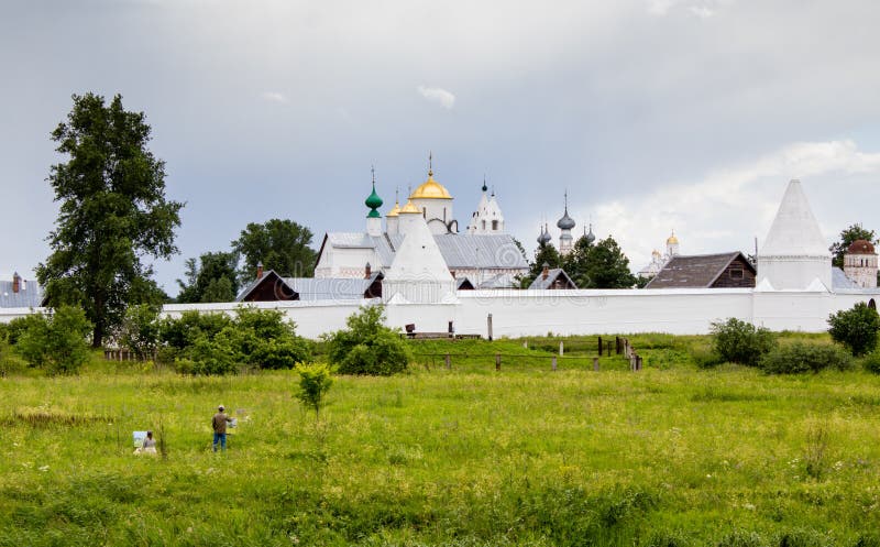 Monastero in Suzdal, Russia di Pokrovsky fotografia stock libera da diritti Monastero in Suzdal, Russia di Pokrovsky fotografia stock libera da diritti