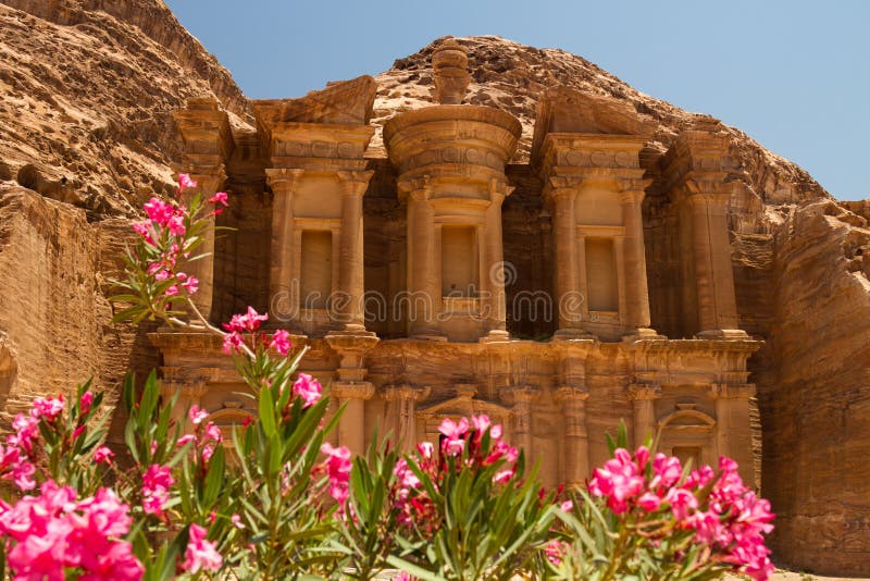A fasáda z klášter, jeden z slavný památky z starobylý město z, Jordán.