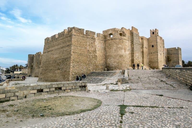 Monastir tunesië 23 mei, 2017 De vesting van Ribat in Monastir stock foto Monastir tunesië 23 mei, 2017 De vesting van Ribat in Monastir stock foto
