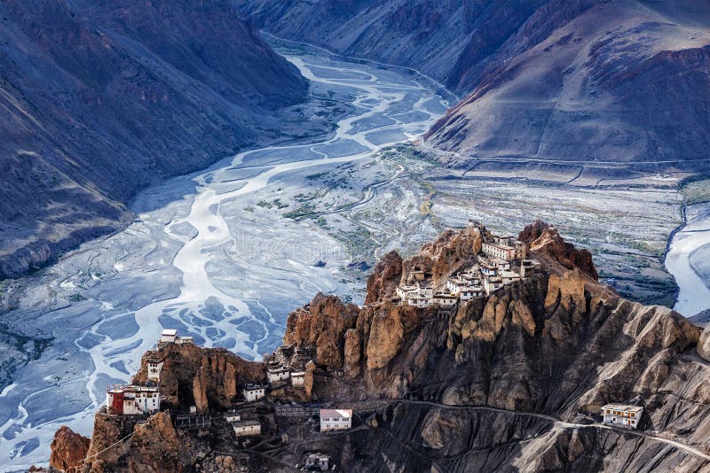 Monastry Dhankar na klifie w Himalajach, Indie