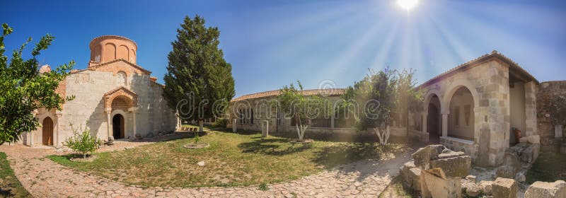 Monastry na cidade antiga de Apollonia em Albânia imagem de stock royalty free