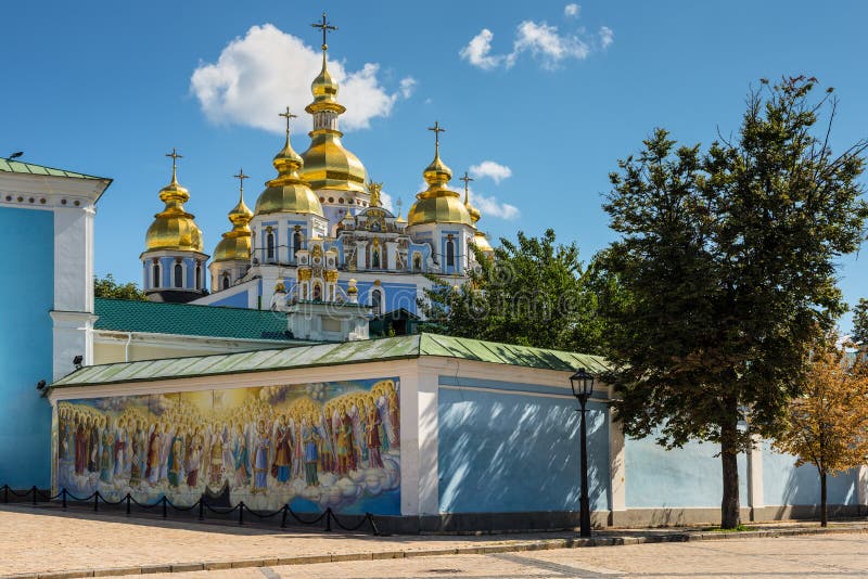 Monastère D'or-voûté du ` s de St Michael dans Kyiv, Ukraine photo libre de droits Monastère D'or-voûté du ` s de St Michael dans Kyiv, Ukraine photo libre de droits