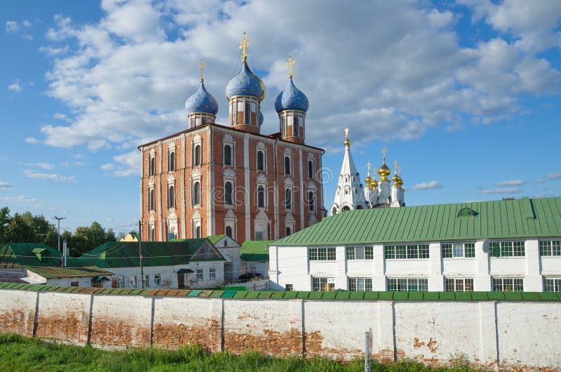 Monastère de Riazan Kremlin et de Spaso-Preobrazhensky à Riazan, Russie photo libre de droits Monastère de Riazan Kremlin et de Spaso-Preobrazhensky à Riazan, Russie photo libre de droits