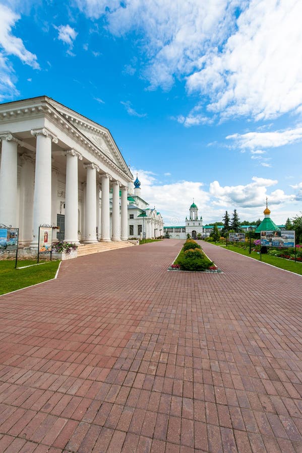 Monastério de Spasso-Yakovlevsky imagem de stock royalty free