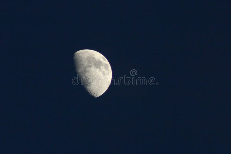 Mond in einem dunklen Himmel stockfoto Mond in einem dunklen Himmel stockfoto