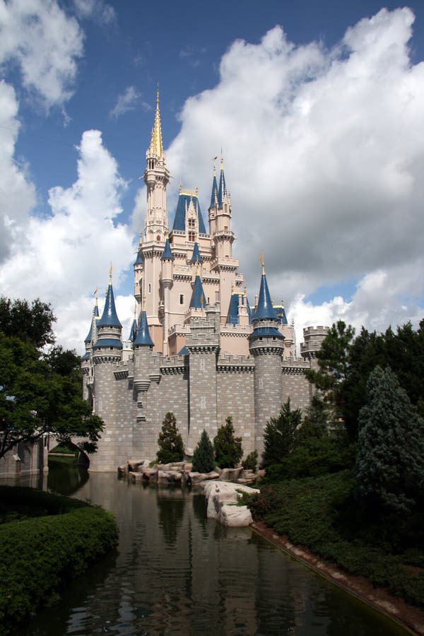 Mondo del Walt Disney del castello della Cinderella immagini stock libere da diritti Mondo del Walt Disney del castello della Cinderella immagini stock libere da diritti