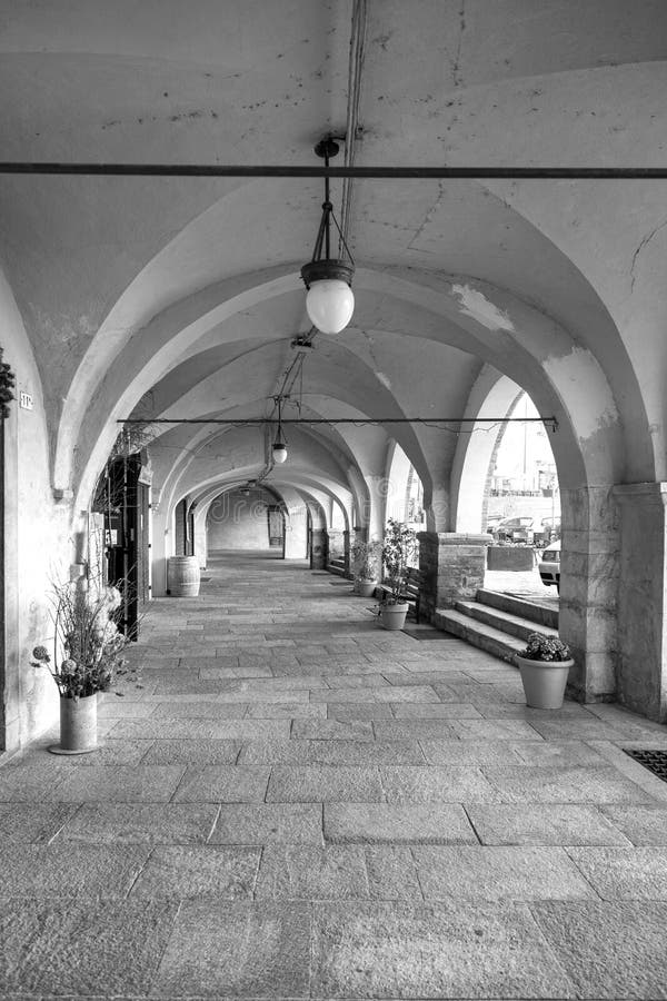Mondovì (Cuneo): vecchio vicolo Foto in bianco e nero di Pechino, Cina fotografia stock libera da diritti Mondovì (Cuneo): vecchio vicolo Foto in bianco e nero di Pechino, Cina fotografia stock libera da diritti