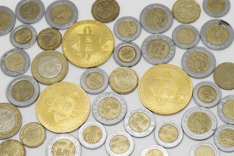 Monedas de los yenes japoneses y del bitcoin imágenes de archivo libres de regalías Monedas de los yenes japoneses y del bitcoin imágenes de archivo libres de regalías
