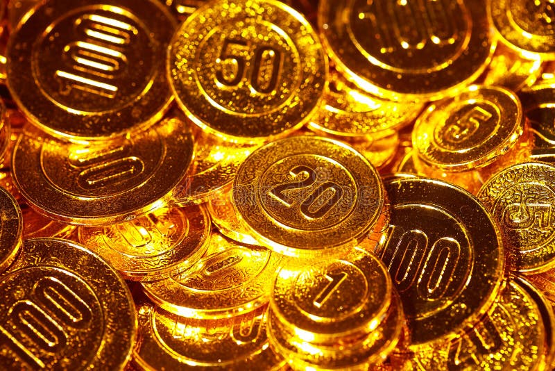Monedas de oro llenadas en un montón del fondo foto de archivo Monedas de oro llenadas en un montón del fondo foto de archivo