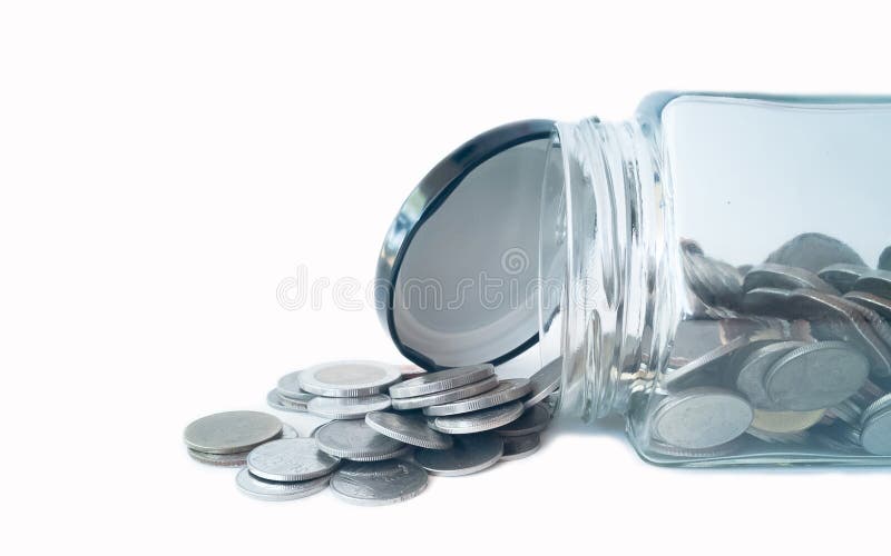 Monedas que están saliendo a raudales del tarro imágenes de archivo libres de regalías Monedas que están saliendo a raudales del tarro imágenes de archivo libres de regalías