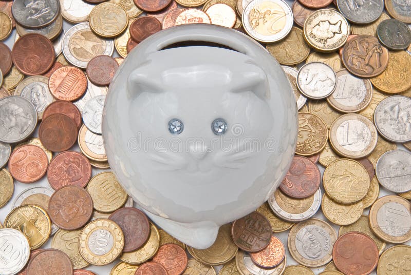 Moneybox sous forme de chat. photo stock Moneybox sous forme de chat. photo stock