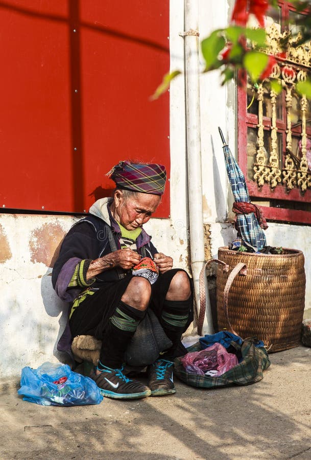 Mong kvinnor i Vietnam royaltyfri bild Mong kvinnor i Vietnam royaltyfri bild