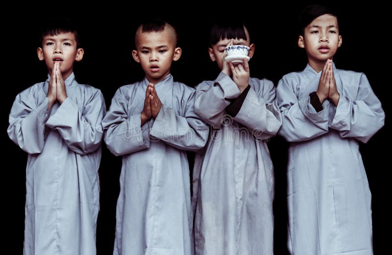 Monges budistas novas de Vietname imagens de stock Monges budistas novas de Vietname imagens de stock