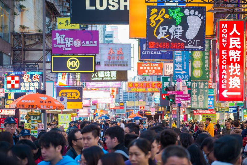 Mongkok ,Hong Kong - January 11, 2018 :Crowd People Shopping And ...