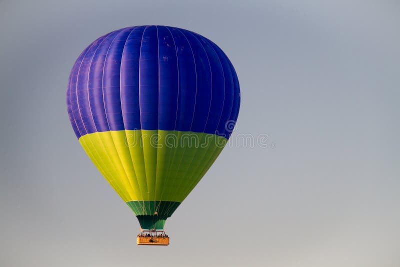 Mongolfiera che pilota il cielo del tacchino immagine stock Mongolfiera che pilota il cielo del tacchino immagine stock