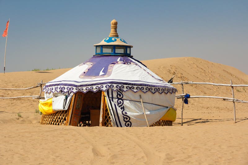 Mongolian Yurt no deserto de Gobi