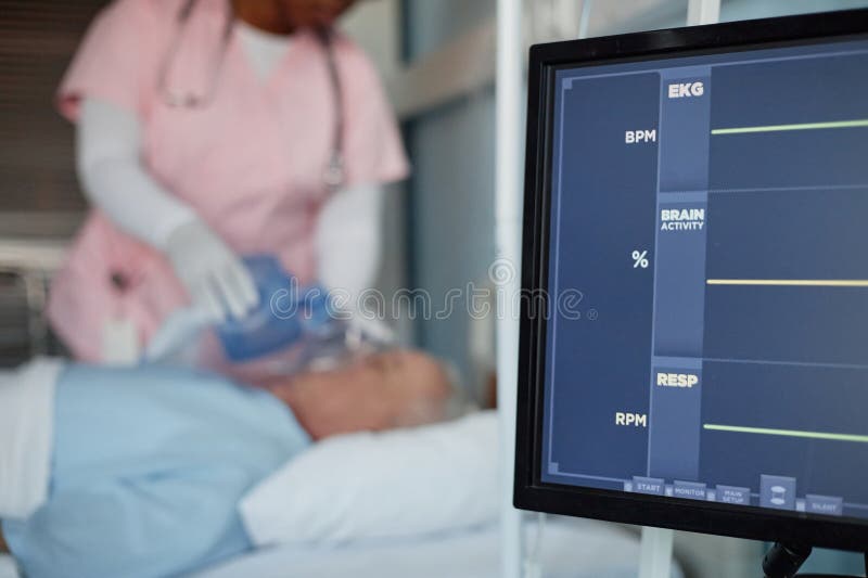 Monitoreo de las señales vitales de los pacientes en el entorno hospitalario imágenes de archivo libres de regalías