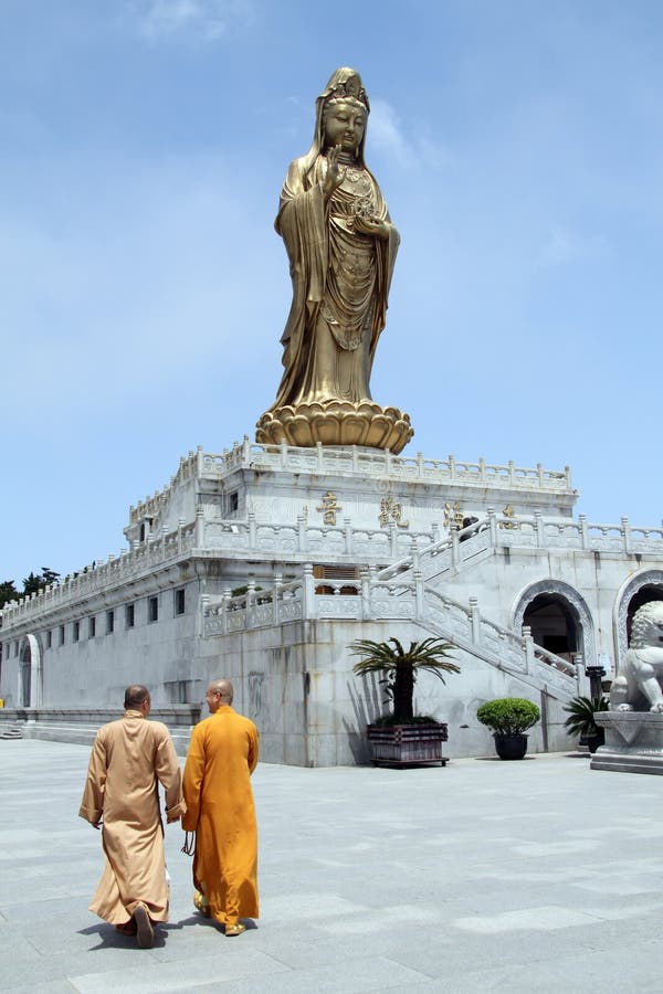 Monjes y Guan Yin fotos de archivo libres de regalías Monjes y Guan Yin fotos de archivo libres de regalías