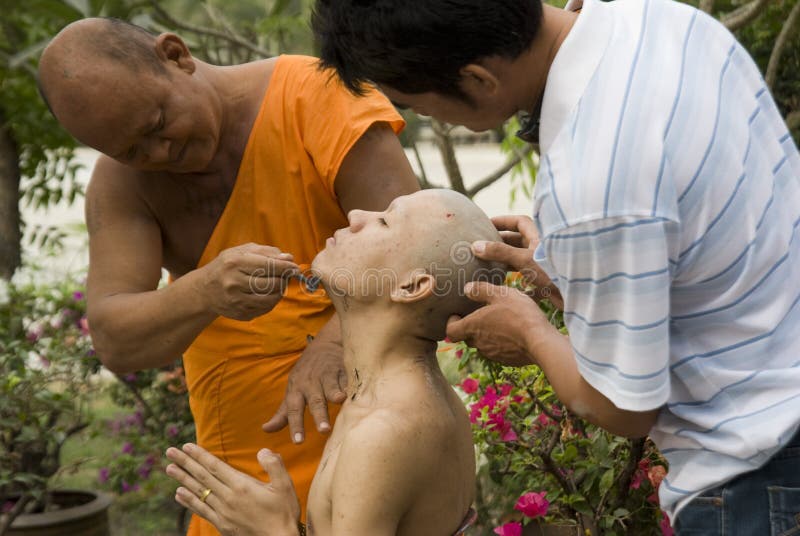 Monk shaving head stock photography