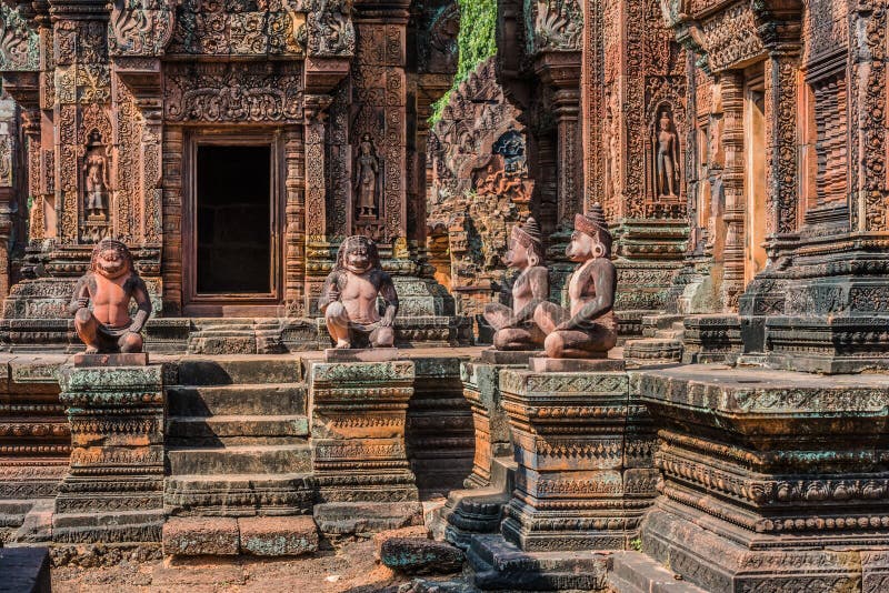 Monkey el templo rosado hindú Camboya de Banteay Srei de las estatuas imagen de archivo Monkey el templo rosado hindú Camboya de Banteay Srei de las estatuas imagen de archivo