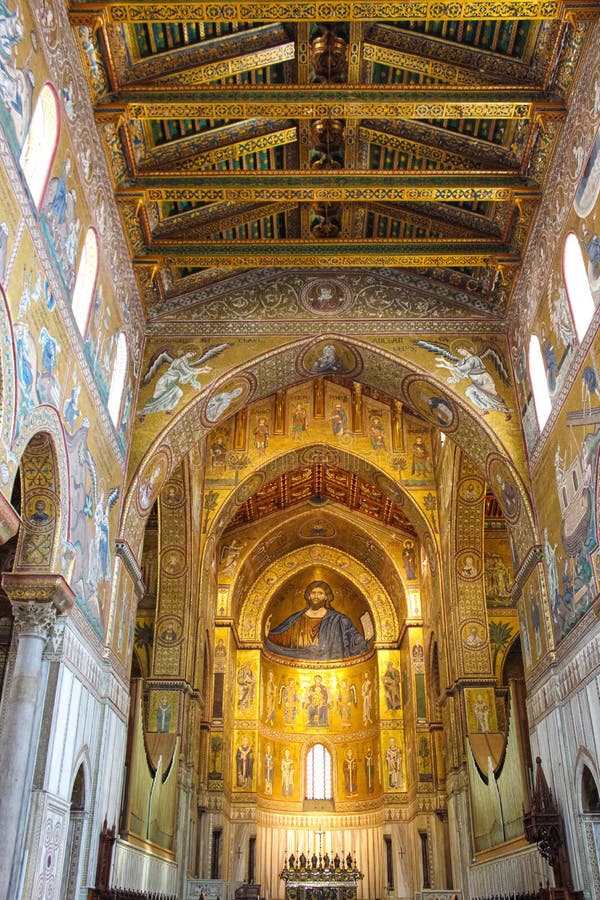 Monreale, Sicilië, Italië - 11 April 2019: Verbazend binnenland van Kathedraal van Monreale, Duomo Di Monreale Gouden Moza?ek stock afbeeldingen Monreale, Sicilië, Italië - 11 April 2019: Verbazend binnenland van Kathedraal van Monreale, Duomo Di Monreale Gouden Moza?ek stock afbeeldingen
