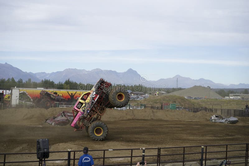 Monstertruck Wheelie stock afbeelding Monstertruck Wheelie stock afbeelding