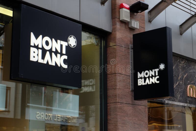 Mont Blanc Shop Logo em Francoforte imagem de stock royalty free Mont Blanc Shop Logo em Francoforte imagem de stock royalty free