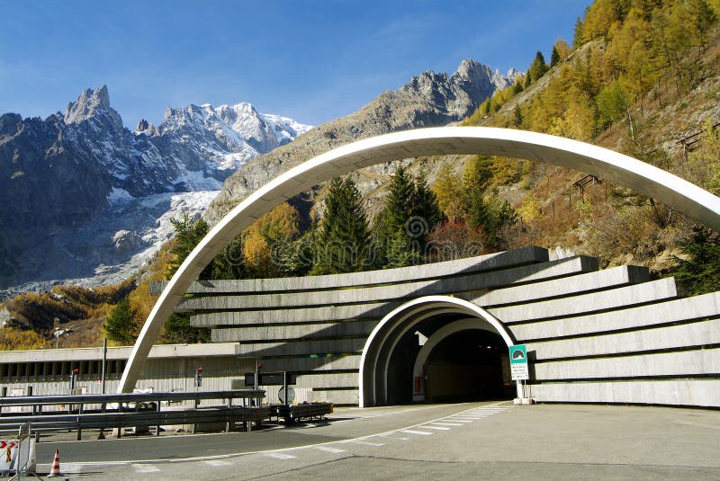 Spôsob Tunela Monte Bianco v Taliansku hranicu.