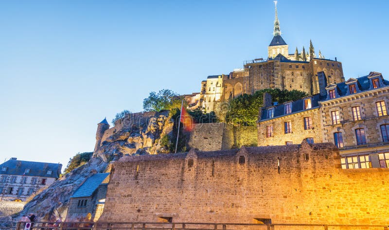Mont Saint Michel alla notte, Francia fotografie stock libere da diritti Mont Saint Michel alla notte, Francia fotografie stock libere da diritti