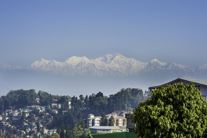 Montagem Kanchenjunga e Darjeeling foto de stock Montagem Kanchenjunga e Darjeeling foto de stock