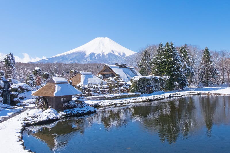 Montagne de Fuji de village d'Oshino images libres de droits Montagne de Fuji de village d'Oshino images libres de droits