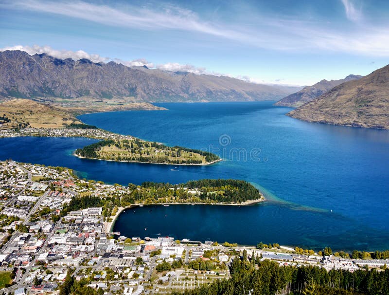 Montagne della Nuova Zelanda, Queenstown, lago Wakatipu fotografia stock Montagne della Nuova Zelanda, Queenstown, lago Wakatipu fotografia stock