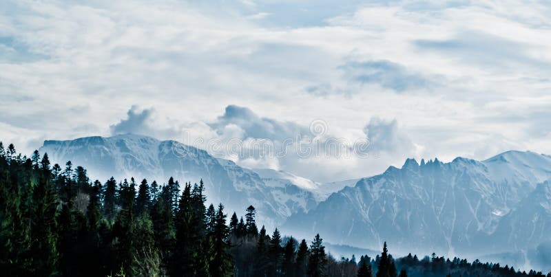 Montagnes de Bucegi image stock Montagnes de Bucegi image stock
