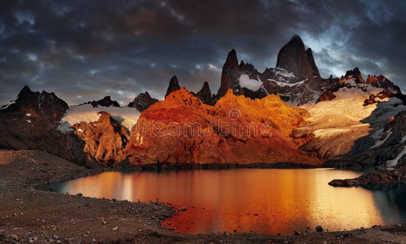 Montaje Fitz Roy, Patagonia, la Argentina foto de archivo libre de regalías