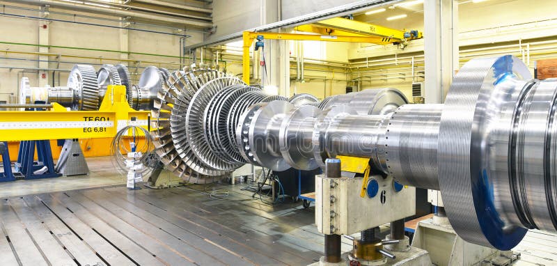 Montando e costruendo le turbine a gas in un industriale moderno