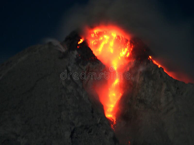 Montanha da erupção vulcânica imagem de stock royalty free Montanha da erupção vulcânica imagem de stock royalty free