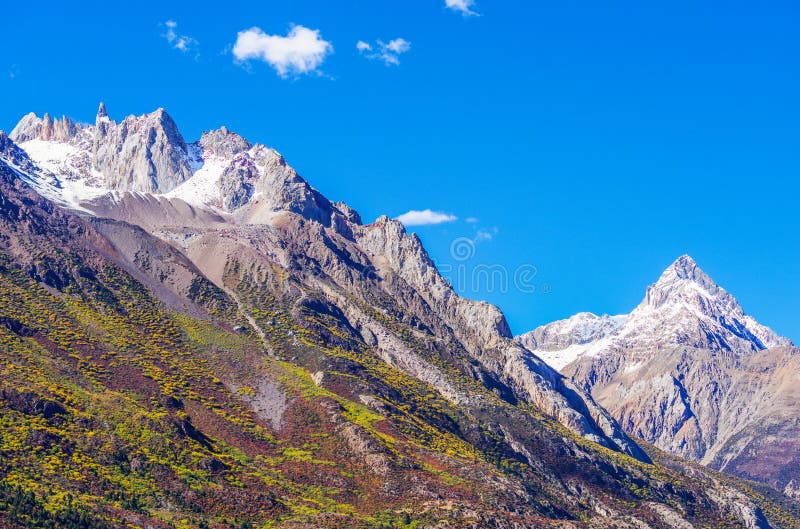 Montanha da neve em Tibet imagem de stock royalty free Montanha da neve em Tibet imagem de stock royalty free