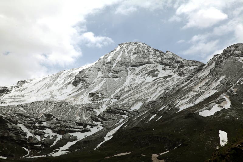 Montanhas da passagem de Rohtang imagem de stock Montanhas da passagem de Rohtang imagem de stock