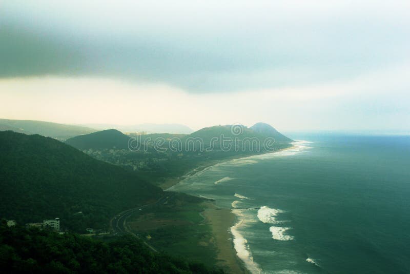 Praia Tropical Montanhas imagens de stock