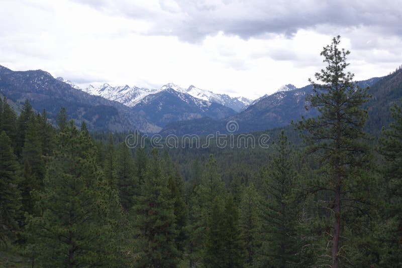 Montanhas do Sawtooth - Jean grande, Idaho. As montanhas bonitas do Sawtooth na área grande de Jean entre Lowman e Stanley, Idaho