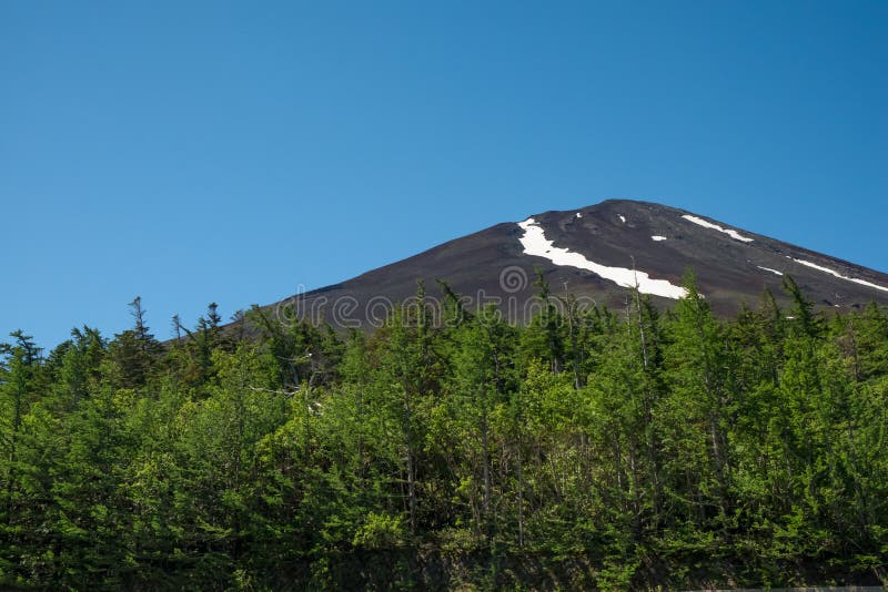 Montaña oscura desnuda de Fuji en verano fotografía de archivo libre de regalías Montaña oscura desnuda de Fuji en verano fotografía de archivo libre de regalías