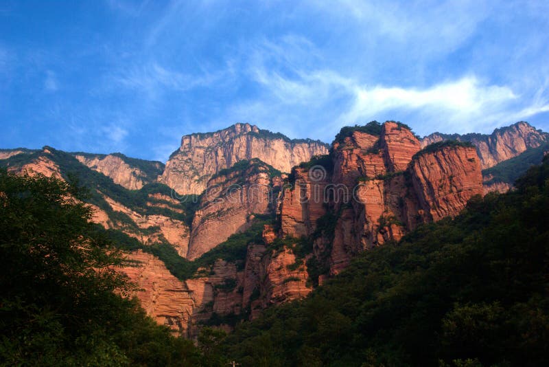 Montaña roja de Zhangshiyan foto de archivo Montaña roja de Zhangshiyan foto de archivo