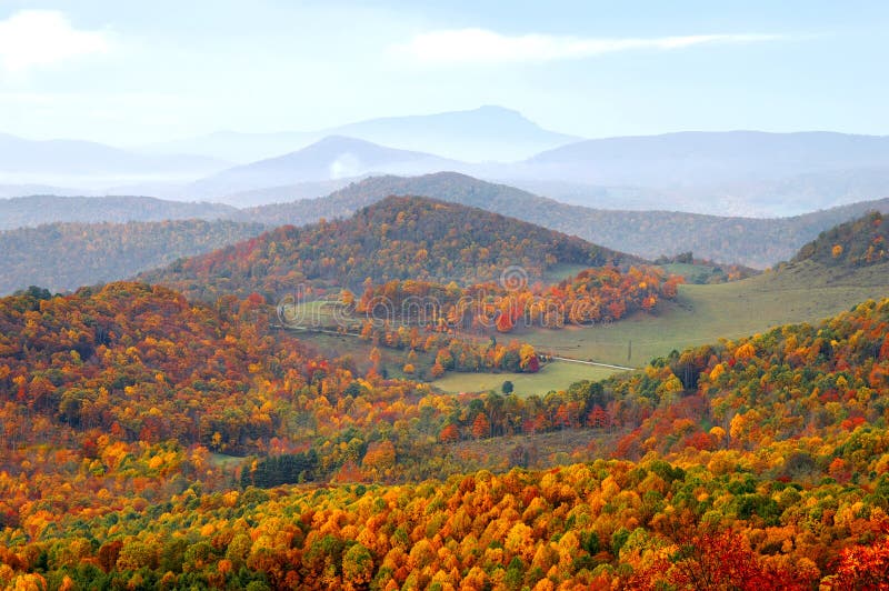 Montañas de Carolina del Norte y montaña de abuelo