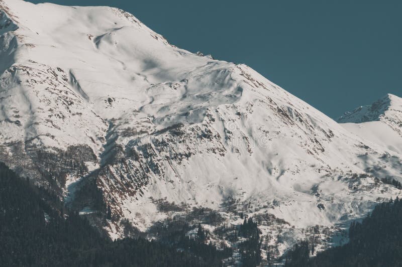 Montañas de invierno de Krasnaya Polyana imagenes de archivo