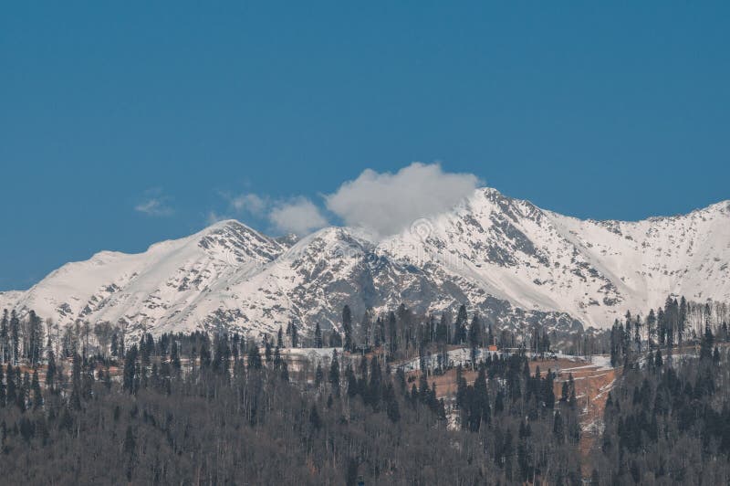 Montañas de invierno de Krasnaya Polyana fotografía de archivo