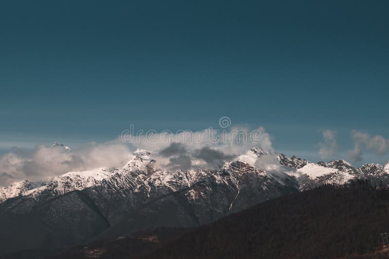Montañas de invierno de Krasnaya Polyana imagen de archivo