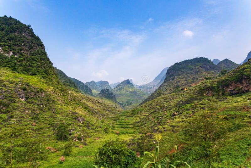 Montañas en paso del mA pi Leng en Dong Van, provincia de Ha Giang, Vietnam septentrional fotografía de archivo libre de regalías Montañas en paso del mA pi Leng en Dong Van, provincia de Ha Giang, Vietnam septentrional fotografía de archivo libre de regalías