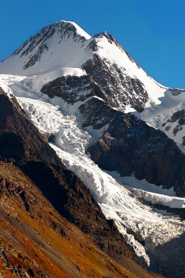 Hermosas montañas fotos de archivo